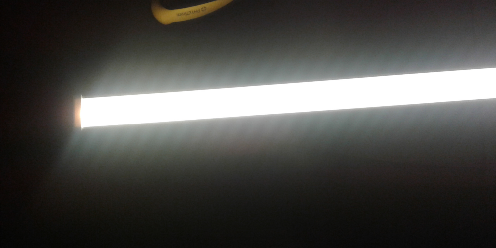 assemblaggio-barre-led-per-hotel-campion-stanze