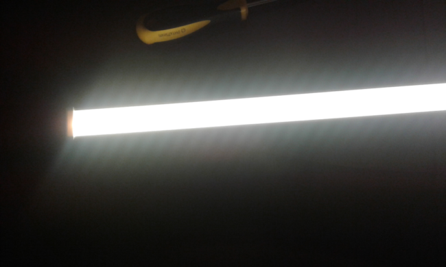 assemblaggio-barre-led-per-hotel-campion-stanze